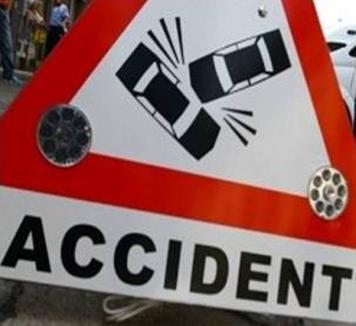 Un şofer din Drăgeşti, reţinut după ce a lovit un pieton şi a părăsit locul accidentului